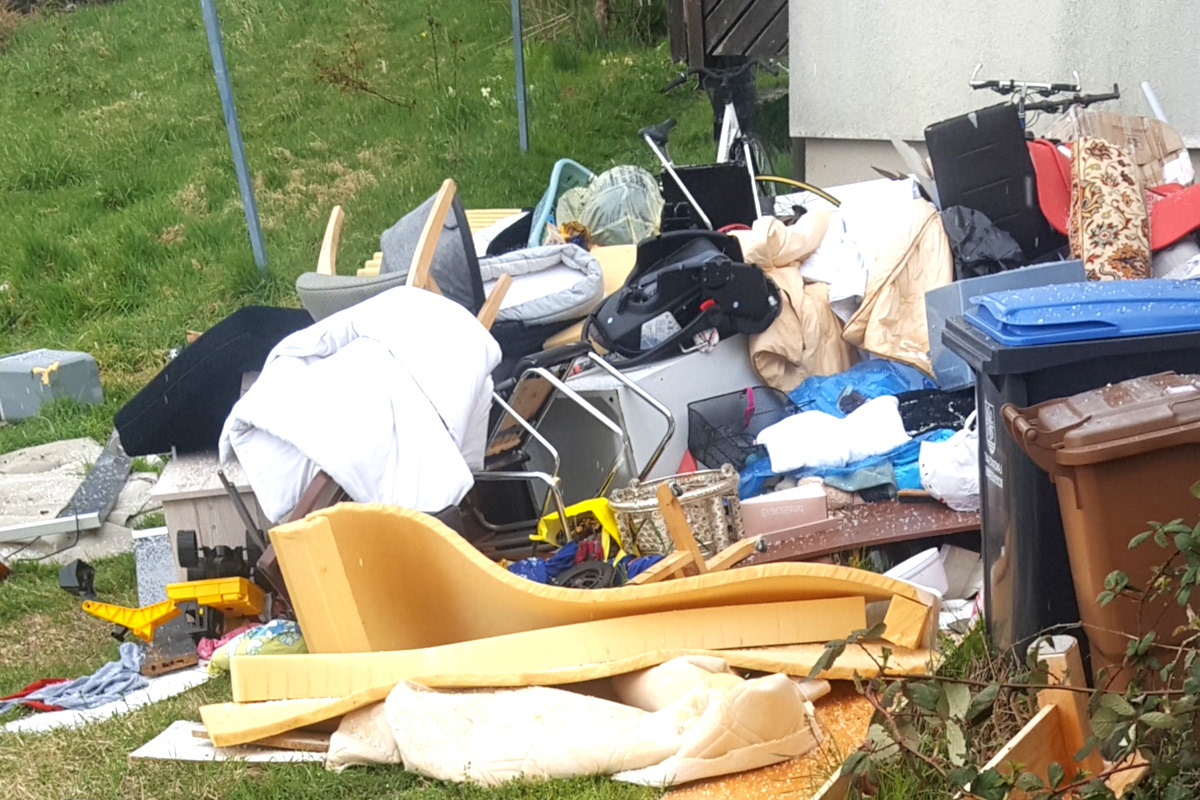 Müllberge im Garten
